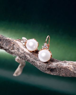 Už víte, co darujete své drahé polovičce? Šperk je krásným dárkem, který potěší a zůstane na celý život. ❤️