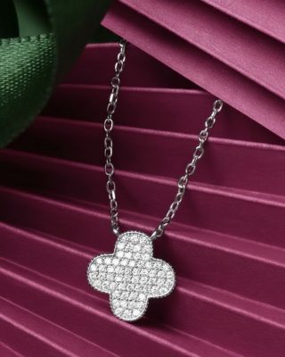 Detailní zpracování, kvalitní materiály a design, který vydrží. 💎 Každý outfit září se šperky PAVONA a teď je ideální čas...