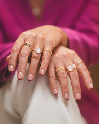 Čím více prstenů, tím víc možností. 💍 Kombinuj jemné s výraznými a poskládej si dokonalý set.🤩