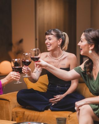 Užívej si vánoční pohodu doma 🎄 A dárky vyřeš jedním kliknutím, bez stresu a tlačenic. 🎁 Dárkové poukazy PAVONA dorazí...